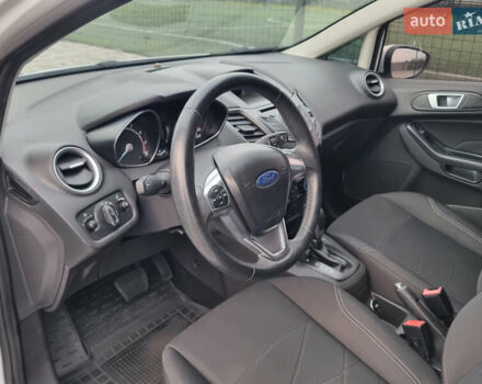 Білий Форд Фієста, об'ємом двигуна 1 л та пробігом 60 тис. км за 9900 $, фото 67 на Automoto.ua