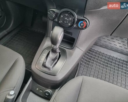 Білий Форд Фієста, об'ємом двигуна 1 л та пробігом 60 тис. км за 9900 $, фото 10 на Automoto.ua