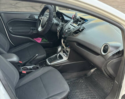 Білий Форд Фієста, об'ємом двигуна 1.6 л та пробігом 123 тис. км за 8500 $, фото 14 на Automoto.ua