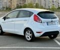 Белый Форд Фиеста, объемом двигателя 1 л и пробегом 140 тыс. км за 7850 $, фото 3 на Automoto.ua