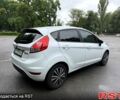 Белый Форд Фиеста, объемом двигателя 1 л и пробегом 100 тыс. км за 7600 $, фото 3 на Automoto.ua
