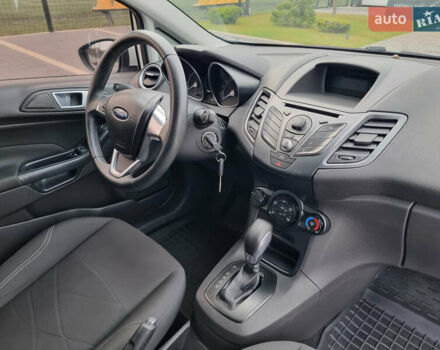 Білий Форд Фієста, об'ємом двигуна 1 л та пробігом 60 тис. км за 9900 $, фото 92 на Automoto.ua