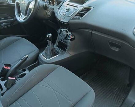 Білий Форд Фієста, об'ємом двигуна 1 л та пробігом 92 тис. км за 5800 $, фото 11 на Automoto.ua