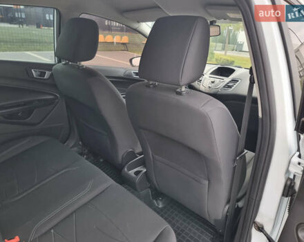 Білий Форд Фієста, об'ємом двигуна 1 л та пробігом 60 тис. км за 9900 $, фото 81 на Automoto.ua