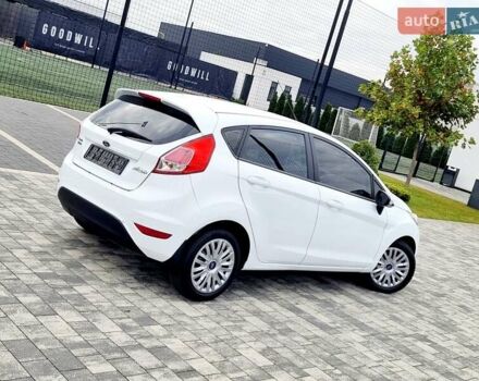 Білий Форд Фієста, об'ємом двигуна 1 л та пробігом 60 тис. км за 9900 $, фото 3 на Automoto.ua