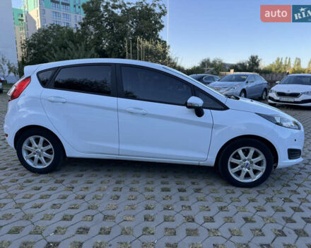 Білий Форд Фієста, об'ємом двигуна 1 л та пробігом 85 тис. км за 8500 $, фото 3 на Automoto.ua