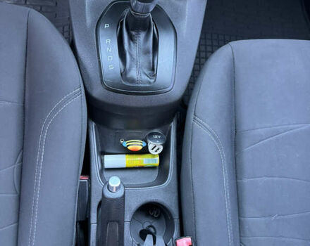 Білий Форд Фієста, об'ємом двигуна 1 л та пробігом 85 тис. км за 8500 $, фото 13 на Automoto.ua