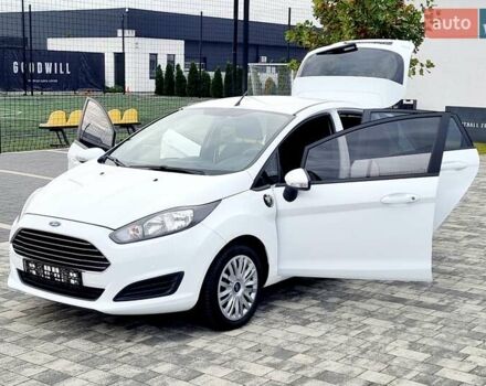 Білий Форд Фієста, об'ємом двигуна 1 л та пробігом 60 тис. км за 9900 $, фото 53 на Automoto.ua