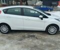 Белый Форд Фиеста, объемом двигателя 1 л и пробегом 85 тыс. км за 6500 $, фото 4 на Automoto.ua