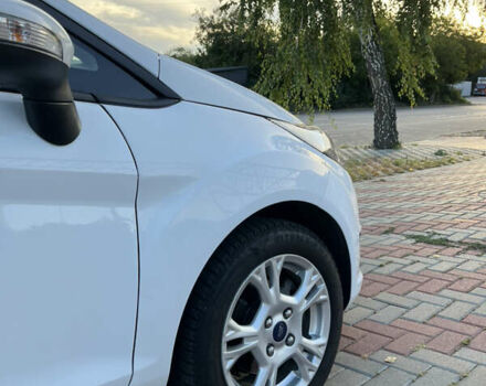 Белый Форд Фиеста, объемом двигателя 1.6 л и пробегом 177 тыс. км за 7500 $, фото 2 на Automoto.ua