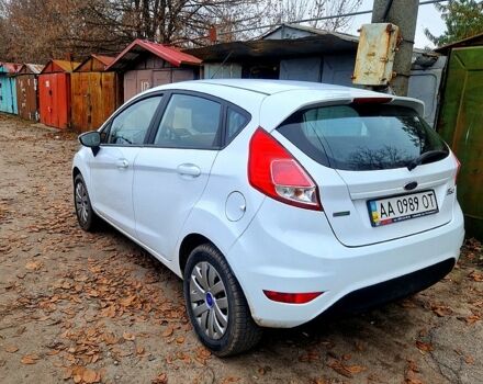 Белый Форд Фиеста, объемом двигателя 1 л и пробегом 130 тыс. км за 7500 $, фото 4 на Automoto.ua