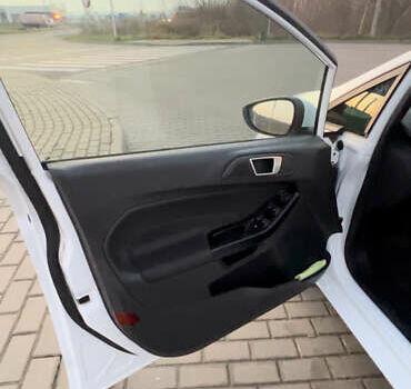 Белый Форд Фиеста, объемом двигателя 1 л и пробегом 80 тыс. км за 9600 $, фото 14 на Automoto.ua