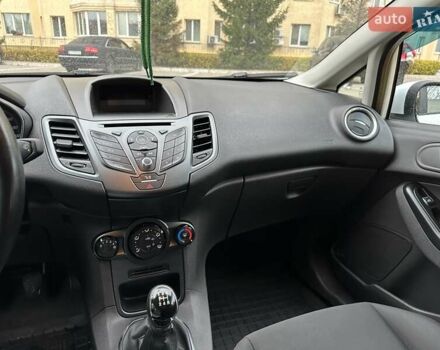 Форд Фієста 2015 у Софіївська Борщагівка на Automoto.ua Білий Форд Фієста, об'ємом двигуна 1.5 л та пробігом 185 тис. км за 7000 $, фото 9 на Automoto.ua