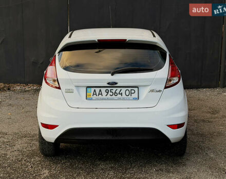 Белый Форд Фиеста, объемом двигателя 1 л и пробегом 134 тыс. км за 5300 $, фото 4 на Automoto.ua