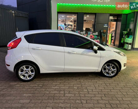 Белый Форд Фиеста, объемом двигателя 1 л и пробегом 80 тыс. км за 9600 $, фото 5 на Automoto.ua