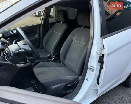 Белый Форд Фиеста, объемом двигателя 1 л и пробегом 134 тыс. км за 5300 $, фото 7 на Automoto.ua