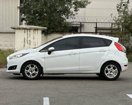 Білий Форд Фієста, об'ємом двигуна 1 л та пробігом 85 тис. км за 10500 $, фото 2 на Automoto.ua