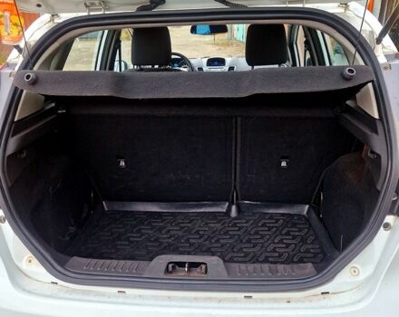 Белый Форд Фиеста, объемом двигателя 1 л и пробегом 130 тыс. км за 7500 $, фото 7 на Automoto.ua