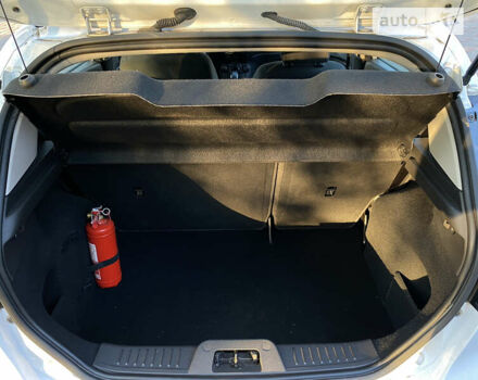 Белый Форд Фиеста, объемом двигателя 1 л и пробегом 88 тыс. км за 7800 $, фото 8 на Automoto.ua