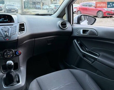 Белый Форд Фиеста, объемом двигателя 1 л и пробегом 134 тыс. км за 5300 $, фото 12 на Automoto.ua