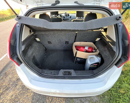 Белый Форд Фиеста, объемом двигателя 1.6 л и пробегом 120 тыс. км за 7500 $, фото 8 на Automoto.ua