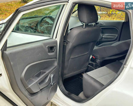 Белый Форд Фиеста, объемом двигателя 1.6 л и пробегом 280 тыс. км за 5800 $, фото 6 на Automoto.ua