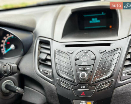 Белый Форд Фиеста, объемом двигателя 1.6 л и пробегом 280 тыс. км за 5800 $, фото 10 на Automoto.ua