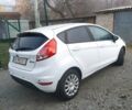 Белый Форд Фиеста, объемом двигателя 1 л и пробегом 50 тыс. км за 10000 $, фото 4 на Automoto.ua