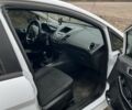 Белый Форд Фиеста, объемом двигателя 1 л и пробегом 160 тыс. км за 6900 $, фото 5 на Automoto.ua