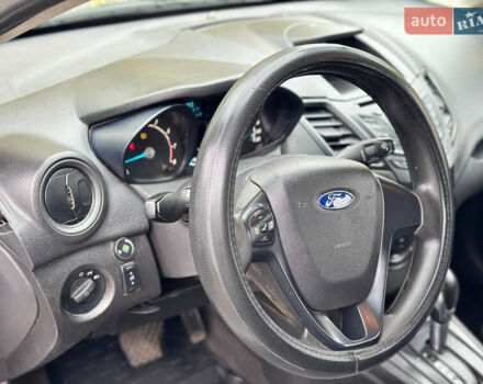 Белый Форд Фиеста, объемом двигателя 1.6 л и пробегом 280 тыс. км за 5800 $, фото 5 на Automoto.ua