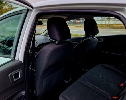 Белый Форд Фиеста, объемом двигателя 1 л и пробегом 182 тыс. км за 7500 $, фото 11 на Automoto.ua