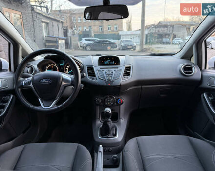 Белый Форд Фиеста, объемом двигателя 1 л и пробегом 134 тыс. км за 5300 $, фото 11 на Automoto.ua