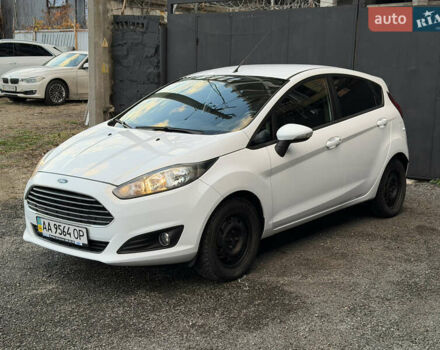 Белый Форд Фиеста, объемом двигателя 1 л и пробегом 134 тыс. км за 5300 $, фото 2 на Automoto.ua