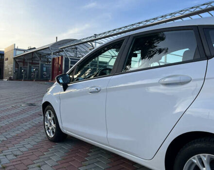 Белый Форд Фиеста, объемом двигателя 1.6 л и пробегом 177 тыс. км за 7500 $, фото 5 на Automoto.ua