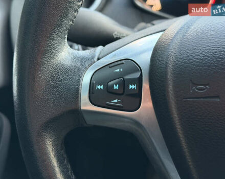 Белый Форд Фиеста, объемом двигателя 1 л и пробегом 134 тыс. км за 5300 $, фото 20 на Automoto.ua