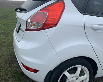 Белый Форд Фиеста, объемом двигателя 1 л и пробегом 59 тыс. км за 9200 $, фото 1 на Automoto.ua