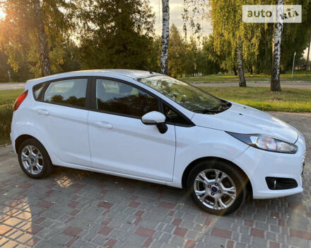 Белый Форд Фиеста, объемом двигателя 1 л и пробегом 88 тыс. км за 7800 $, фото 1 на Automoto.ua