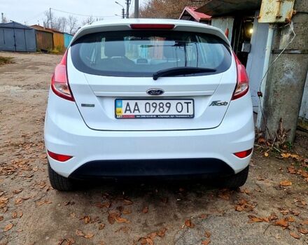 Білий Форд Фієста, об'ємом двигуна 1 л та пробігом 130 тис. км за 7500 $, фото 5 на Automoto.ua