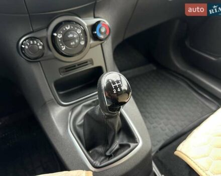 Форд Фієста 2015 у Києві на Automoto.ua Білий Форд Фієста, об'ємом двигуна 1 л та пробігом 159 тис. км за 6690 $, фото 23 на Automoto.ua