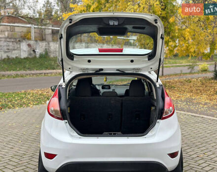 Белый Форд Фиеста, объемом двигателя 1.6 л и пробегом 280 тыс. км за 5800 $, фото 7 на Automoto.ua