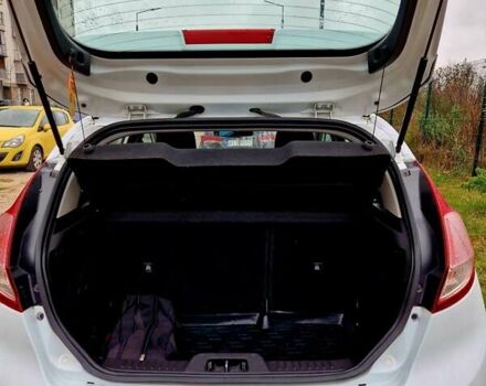 Белый Форд Фиеста, объемом двигателя 1 л и пробегом 130 тыс. км за 7000 $, фото 12 на Automoto.ua