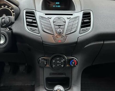 Форд Фієста 2015 у Софіївська Борщагівка на Automoto.ua Білий Форд Фієста, об'ємом двигуна 1.5 л та пробігом 185 тис. км за 7000 $, фото 7 на Automoto.ua