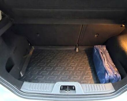 Белый Форд Фиеста, объемом двигателя 1.24 л и пробегом 63 тыс. км за 9900 $, фото 14 на Automoto.ua