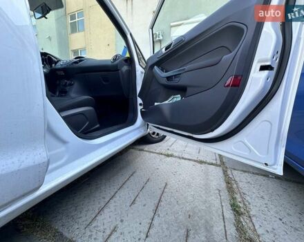 Білий Форд Фієста, об'ємом двигуна 1 л та пробігом 147 тис. км за 6000 $, фото 19 на Automoto.ua
