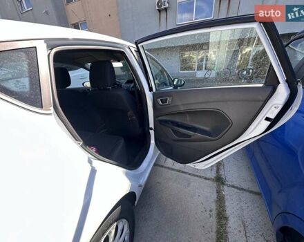 Білий Форд Фієста, об'ємом двигуна 1 л та пробігом 147 тис. км за 6000 $, фото 25 на Automoto.ua