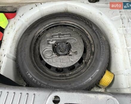 Білий Форд Фієста, об'ємом двигуна 1 л та пробігом 150 тис. км за 7450 $, фото 8 на Automoto.ua