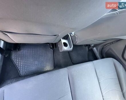 Білий Форд Фієста, об'ємом двигуна 1 л та пробігом 147 тис. км за 6000 $, фото 16 на Automoto.ua