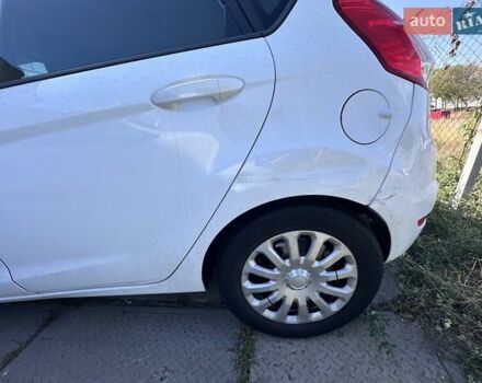 Білий Форд Фієста, об'ємом двигуна 1 л та пробігом 147 тис. км за 6000 $, фото 3 на Automoto.ua