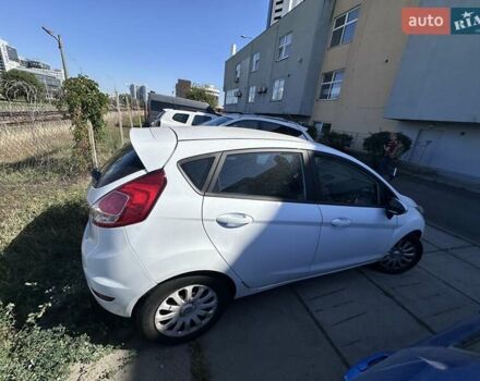 Білий Форд Фієста, об'ємом двигуна 1 л та пробігом 147 тис. км за 6000 $, фото 2 на Automoto.ua