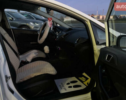 Белый Форд Фиеста, объемом двигателя 1 л и пробегом 120 тыс. км за 8300 $, фото 17 на Automoto.ua